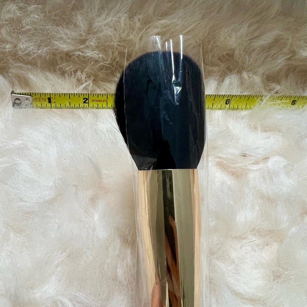 One powder/blush brush